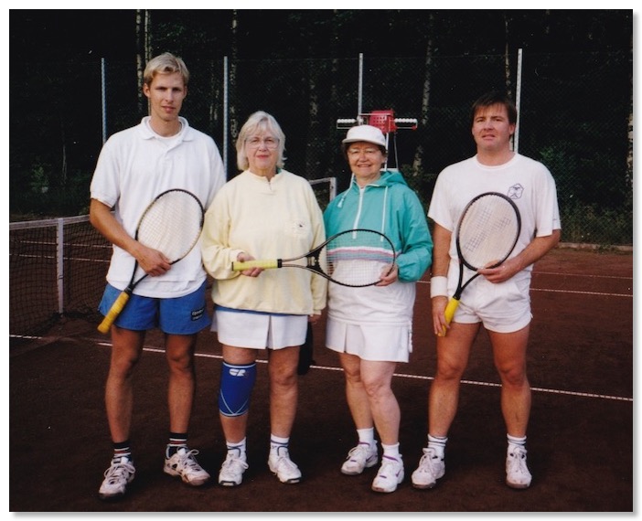 Ola och Birgit Hansson möter Evy och Anders Nilsson år 2000